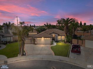 5818 Clear Valley Ct, Bakersfield, CA