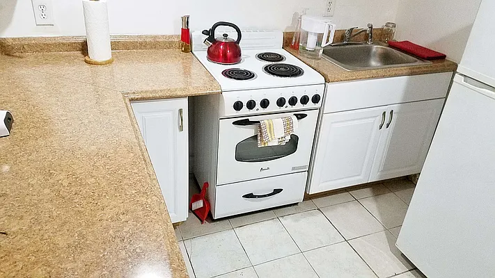 Rented by Azure Realty NY LLC | media 22
