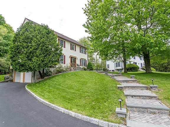 3rd image of 816 Wildwood Ct