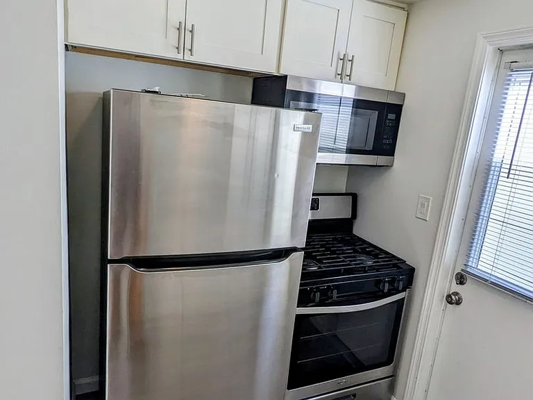 208 Granada Ave — Photo 4