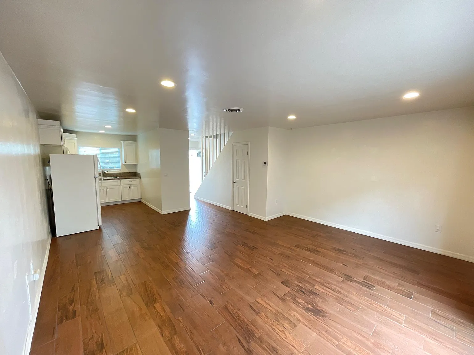 2 bed, 1.5 bath, 1050 sqft, $2,650 — Photo 3