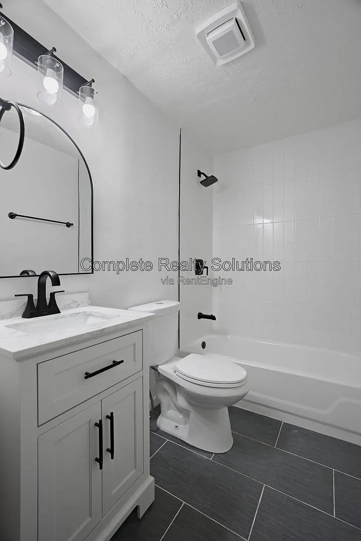3 bed, 1.0 bath, 1000 sqft, $1,200 — Photo 3