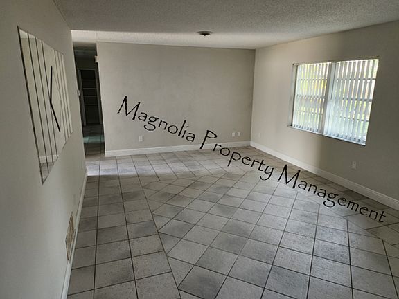 5th image of 5323 Poinsetta Ave