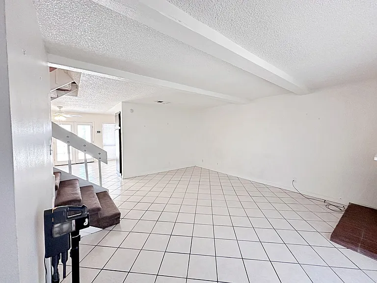 674 Rolling Green Dr — Photo 12