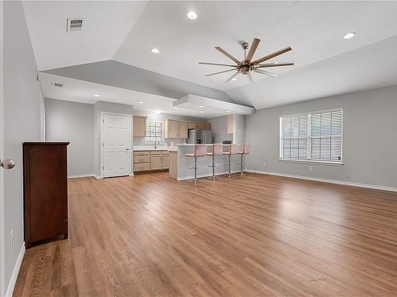 2nd image of 809 Welsh Ave