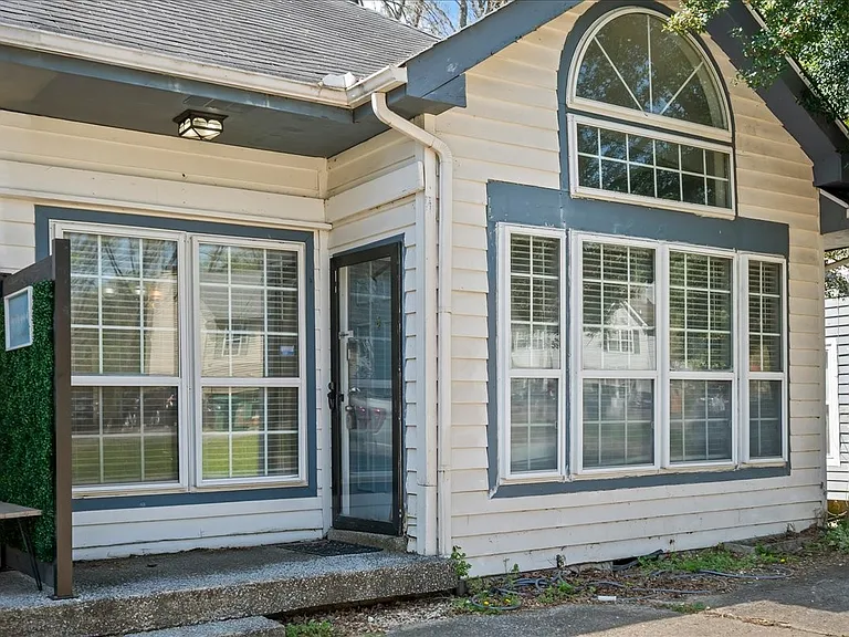1119 Waggoner Ct W — Photo 2