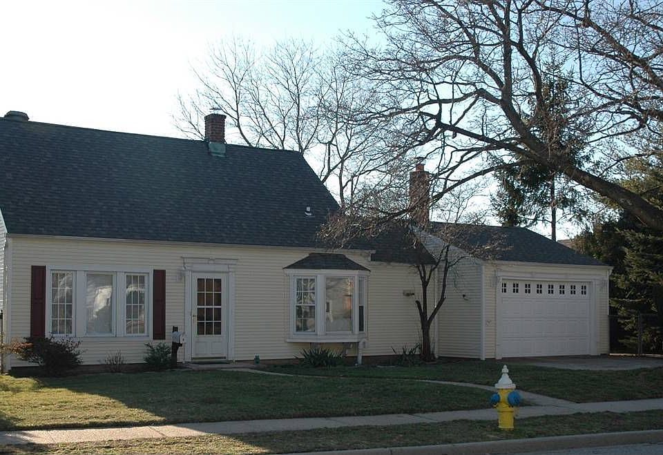 1st image of 8 Flint Ln