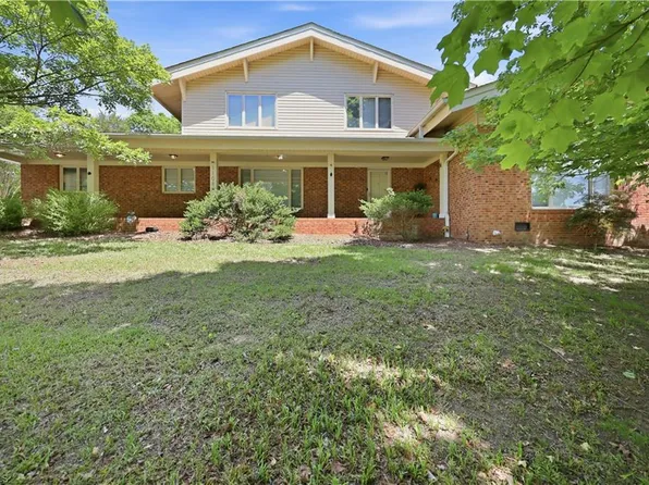 1108 Gatehouse Rd, High Point, NC 27262