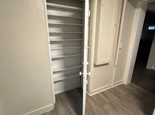 Studio Apt w/ Washer / Dryer in Garden Compound Just 1 Block to UNM, Albuquerque, NM 87106