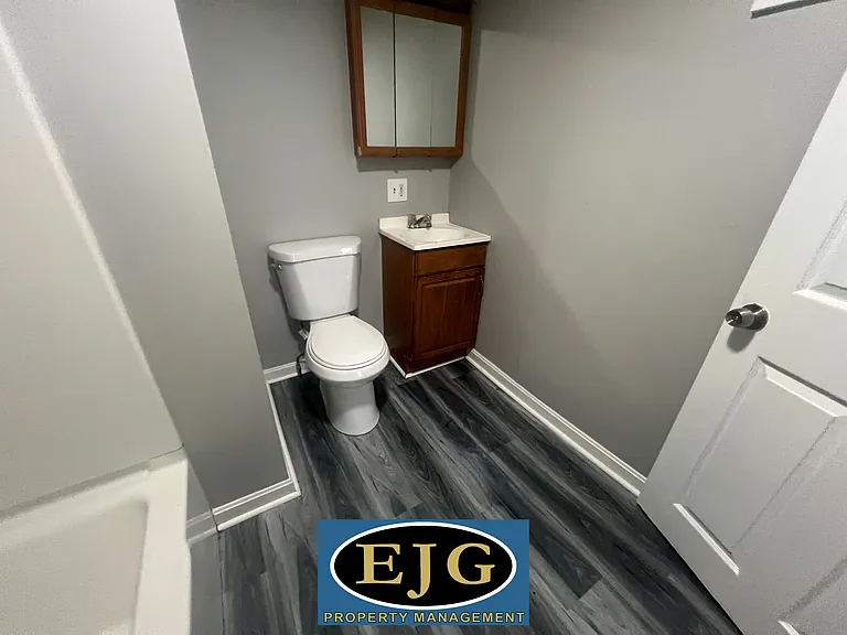 209 Pine St #2 — Photo 13