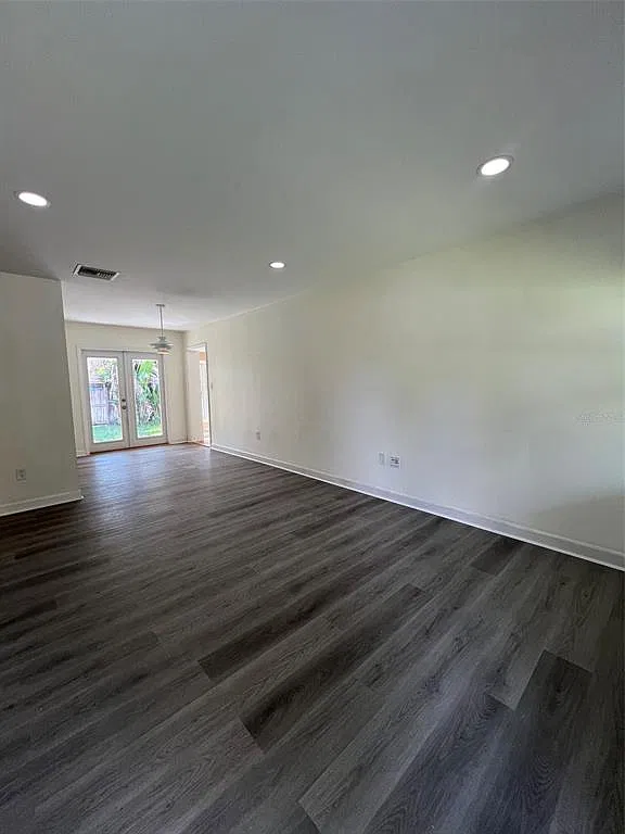 3 bed, 2.0 bath, 1364 sqft, $2,900 — Photo 3