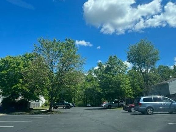 Exterior Neighborhood (street photo)