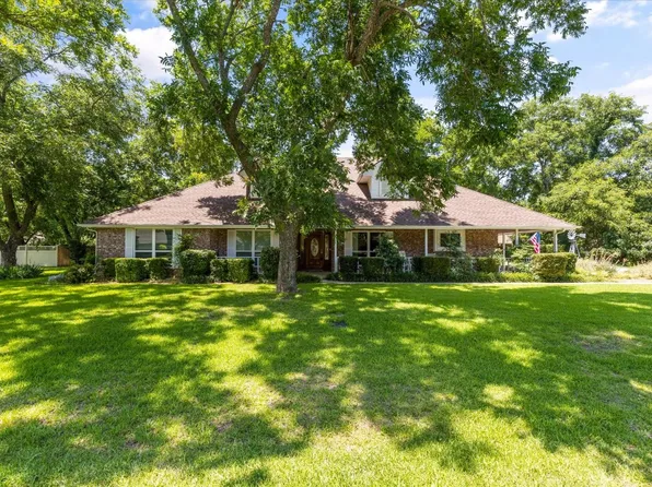 5817 Long Dr, Granbury, TX 76049