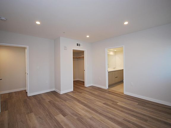 3rd image of 8532 Cashio St #402