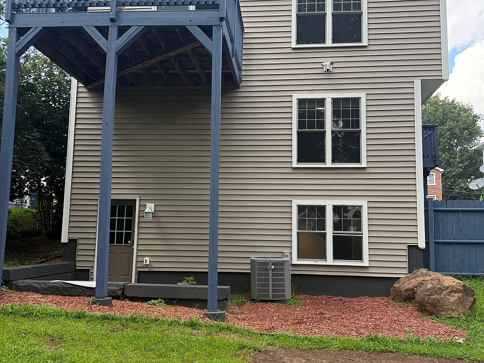 115 Thorniley St
