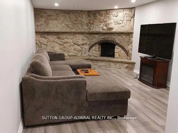 854 Moretta Ave N, Pickering, ON L1W 2J9