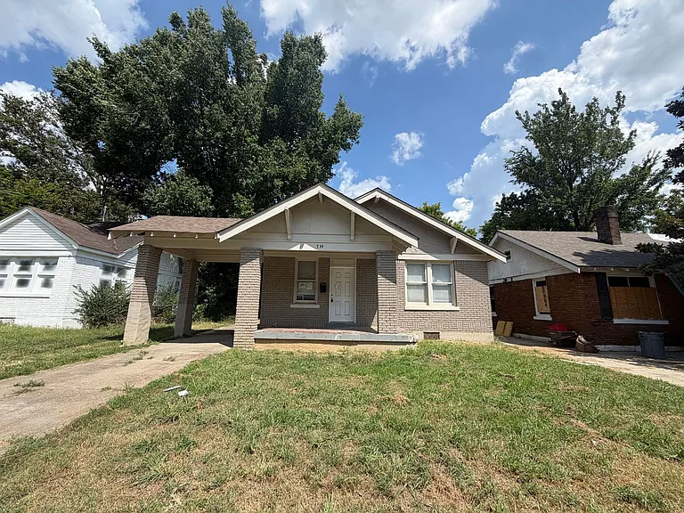 734 Spring St — Photo 1