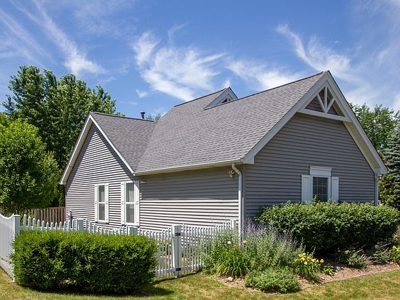 2nd image of 2225 Applewood Ln