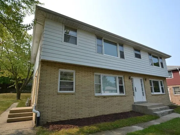 805 John STREET, Waukesha, WI 53188