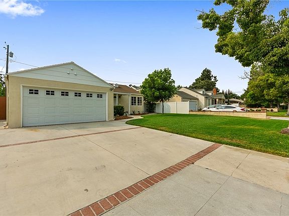 3rd image of 4318 W Jacaranda Ave