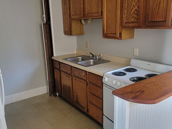 3rd image of 14A Elm St