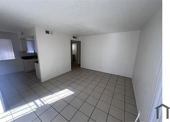 1005 Dickerson Dr SE #A — Photo 1
