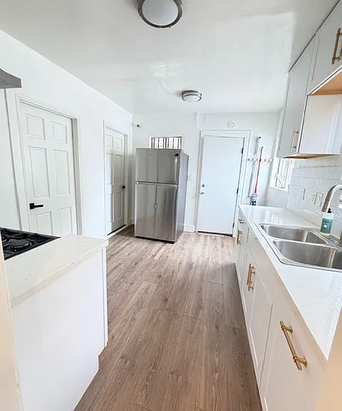 2840 S Mansfield Ave — Photo 14