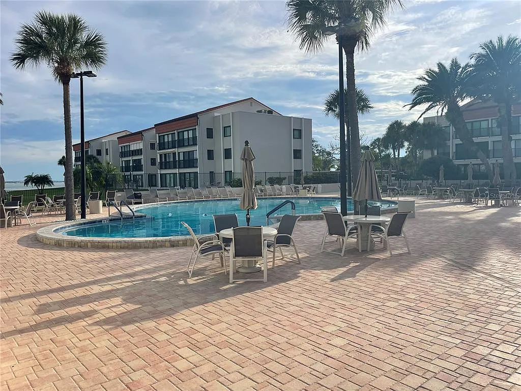 2 bed, 2.0 bath, 1310 sqft, $2,400 — Photo 3