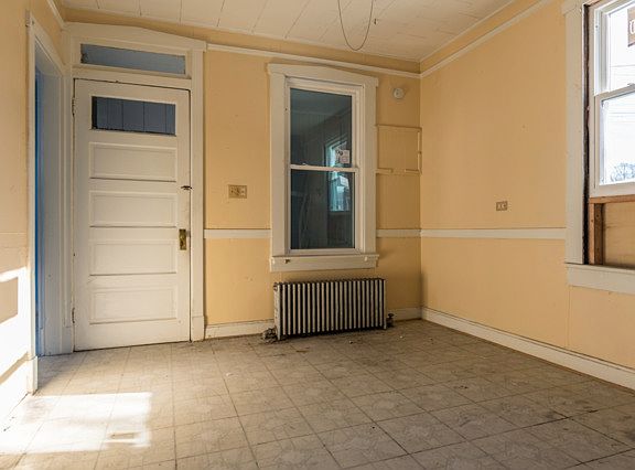 4th image of 2651 N Melvina Ave