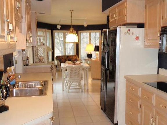 2nd image of 710 Manor Hill Pl #710