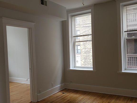 4th image of 2139 N Sawyer Ave APT 1R