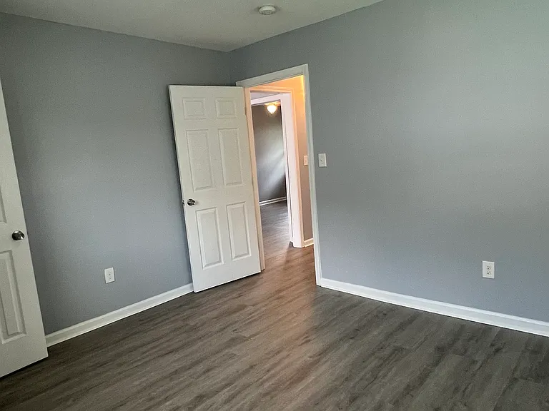 305 W Oak St #B — Photo 5