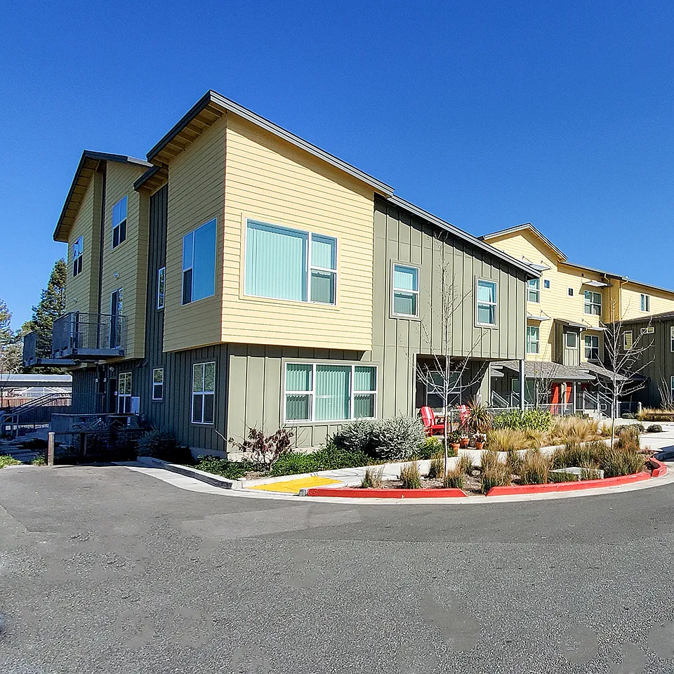Esposti Park Apartments — Photo 3