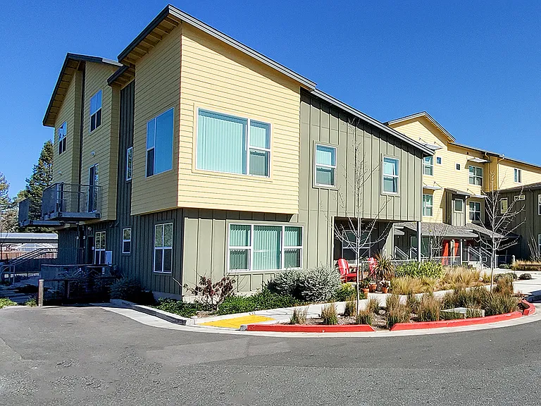 Esposti Park Apartments — Photo 3