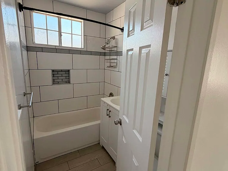 1019 E Grand Ave #3 — Photo 9