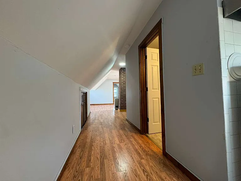 50 Young St #R3 — Photo 15