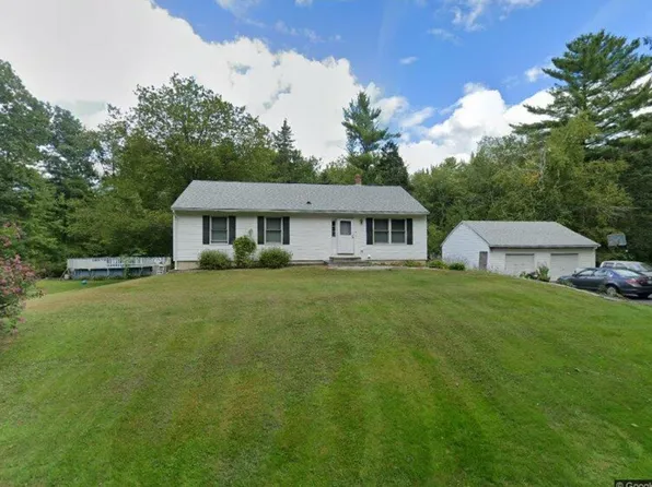 8 Coopers Grove Road, Kingston, NH 03848