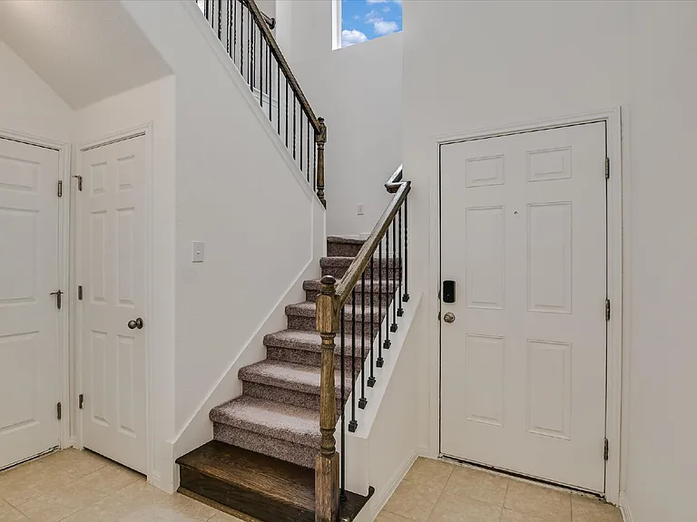 12814 Meachum Ln — Photo 2
