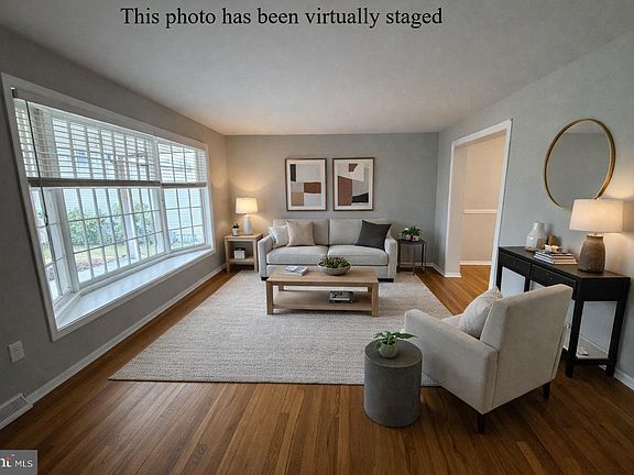 4th image of 745 Windsor Pl