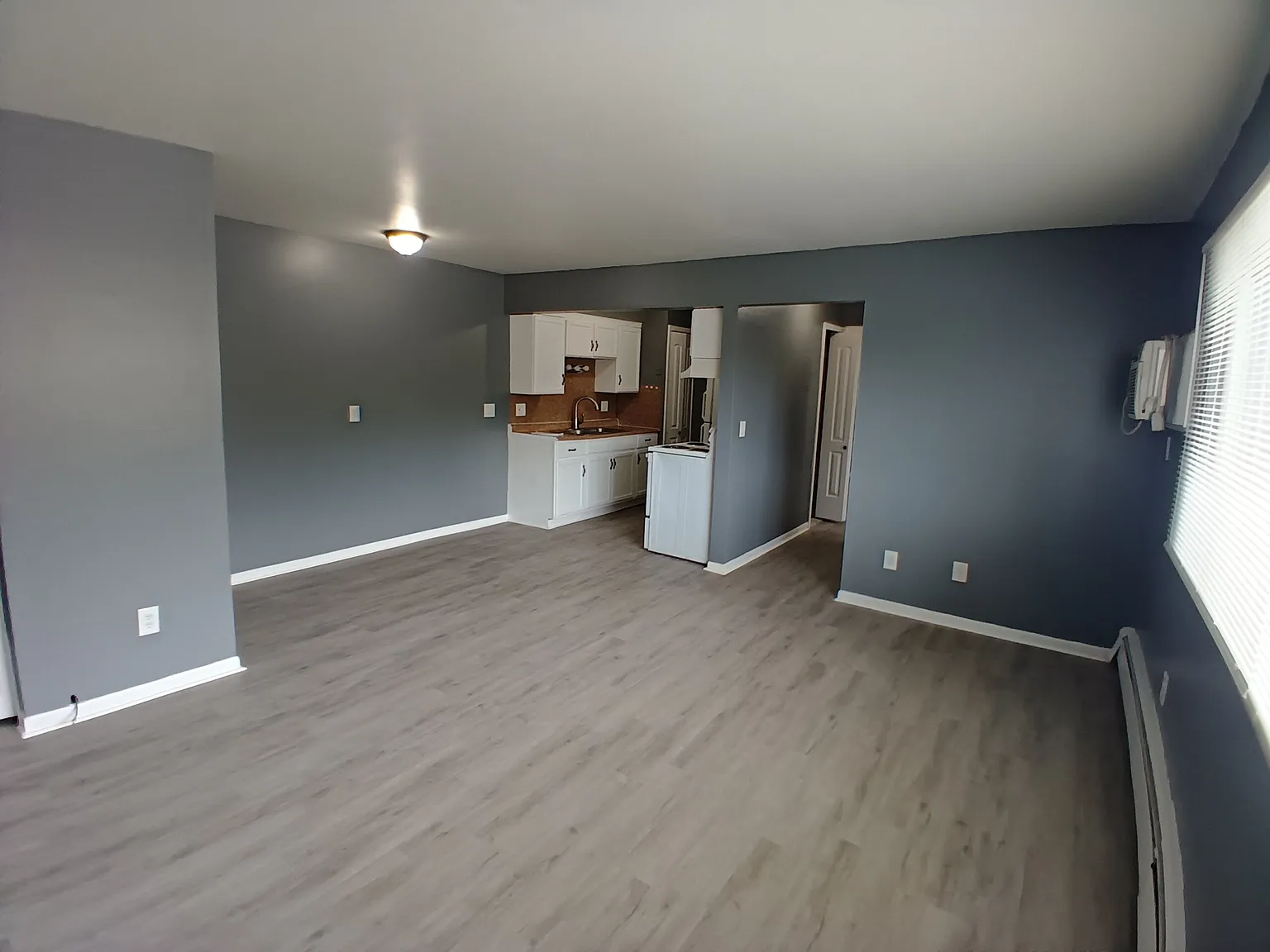1 bed, 900 sqft, $1,000 — Photo 4