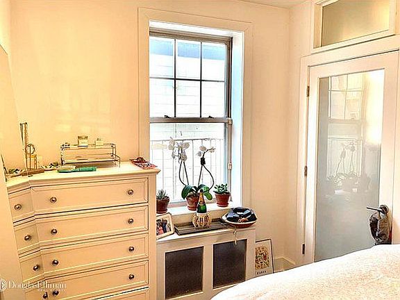 5th image of 1 Bank St APT 6D