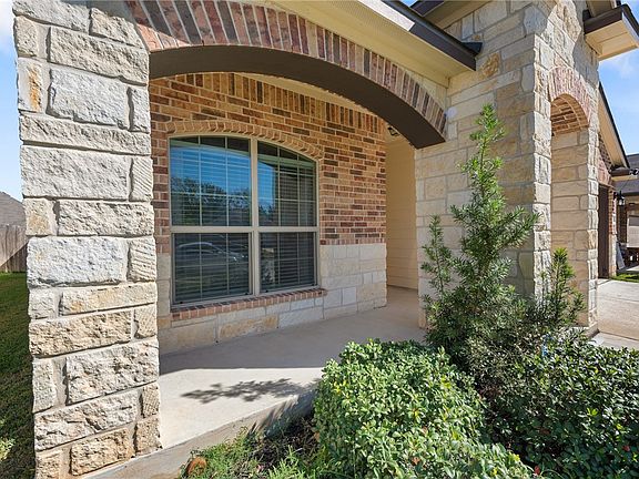 2nd image of 1940 Thorndyke Ln