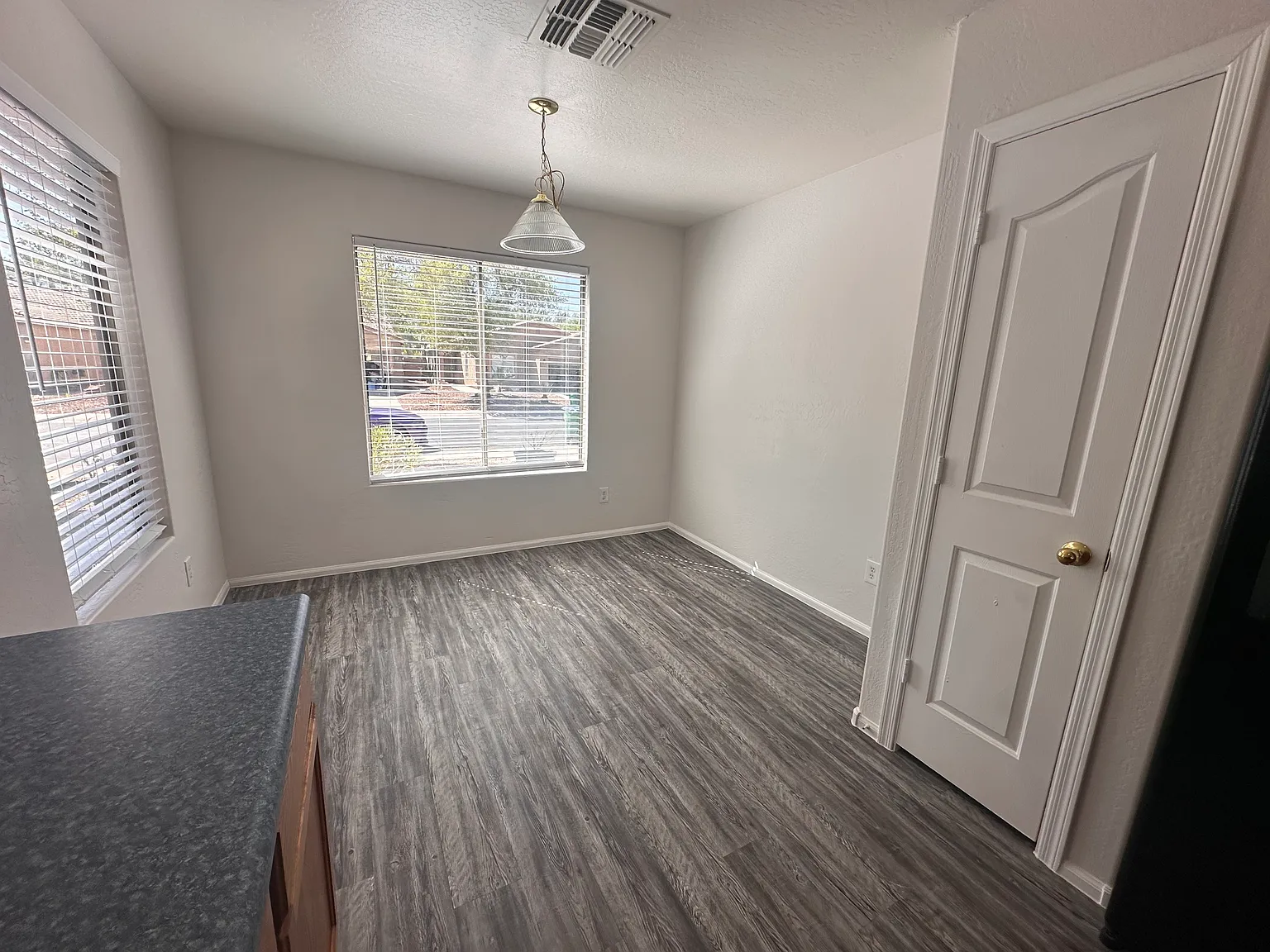 3 bed, 1276 sqft, $1,695 — Photo 4