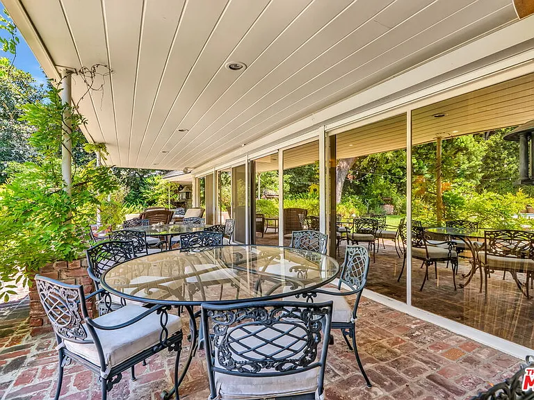 701 N Sierra Dr — Photo 5