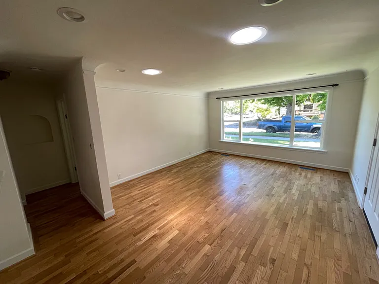 2710 Alder St — Photo 3