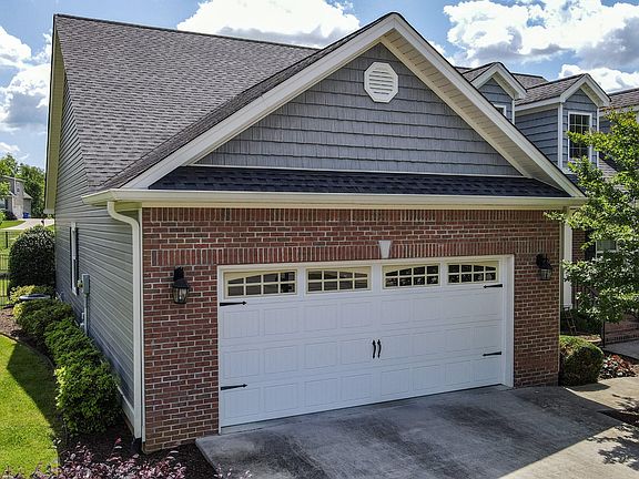 3rd image of 1716 Derby Ln