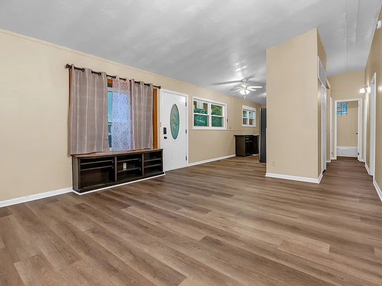 870 Taylor Ave — Photo 9