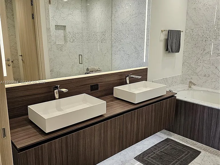 1000 Brickell Plz #Penthouse 5503 — Photo 17