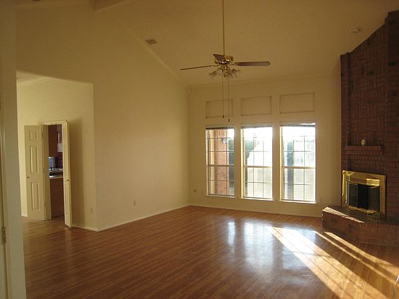 2nd image of 2401 Katherine Dr