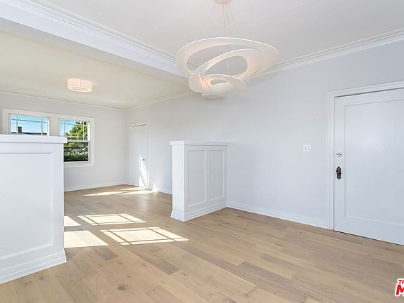 3rd image of 1638 1/2 Edgecliffe Dr